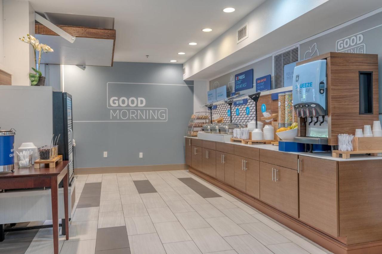Holiday Inn Express Hotel & Suites Thornburg-S. Fredericksburg By Ihg Extérieur photo